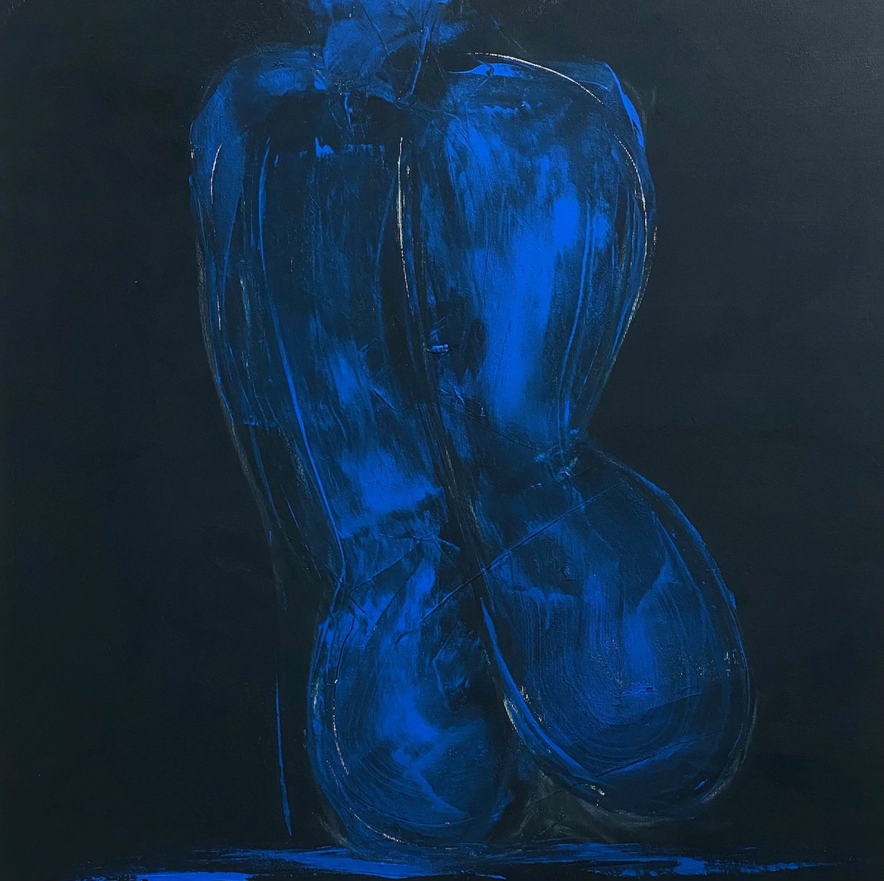 Weiblicher Akt sitzend Blau